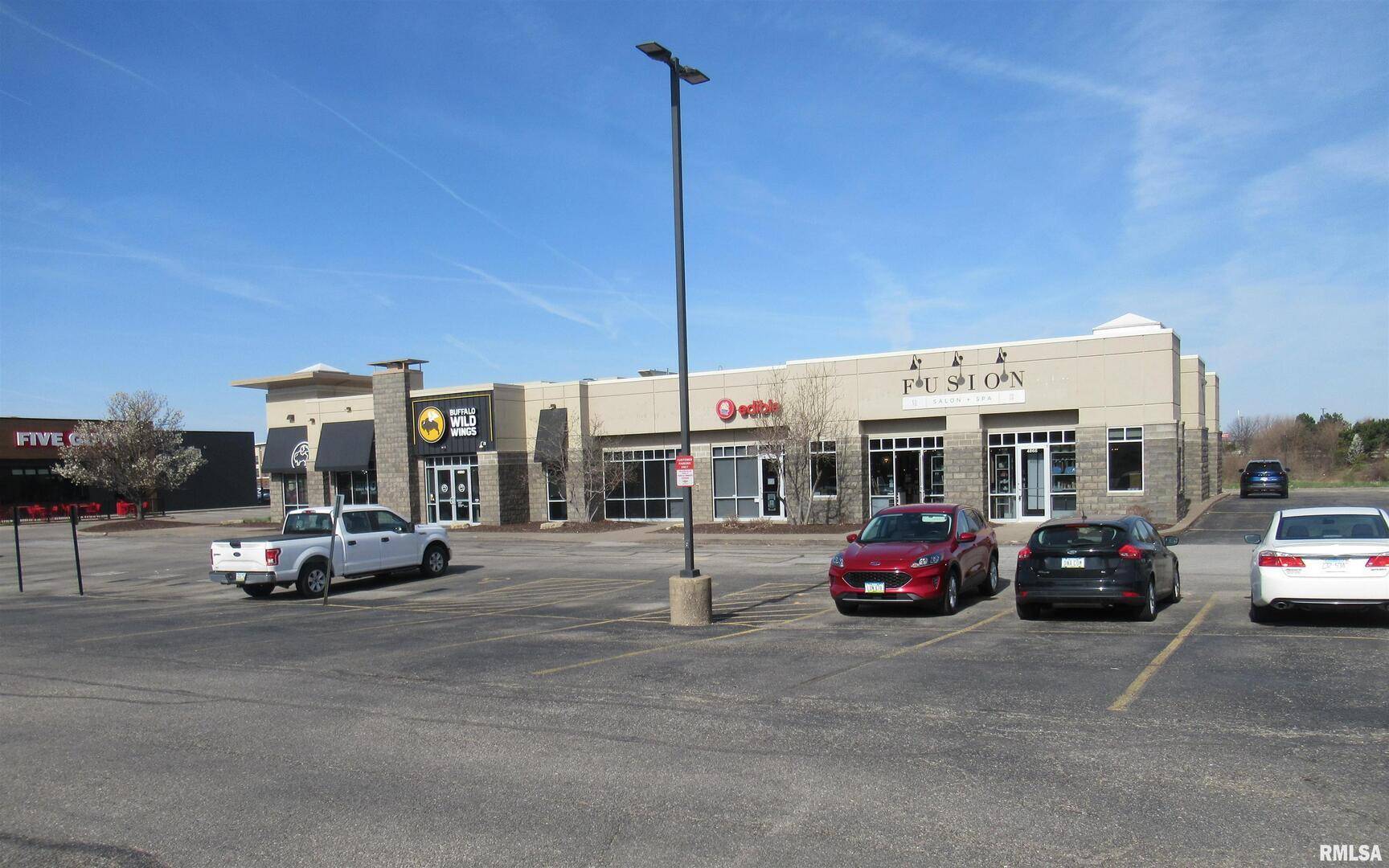 4862 UTICA RIDGE RD, Davenport, IA 52807