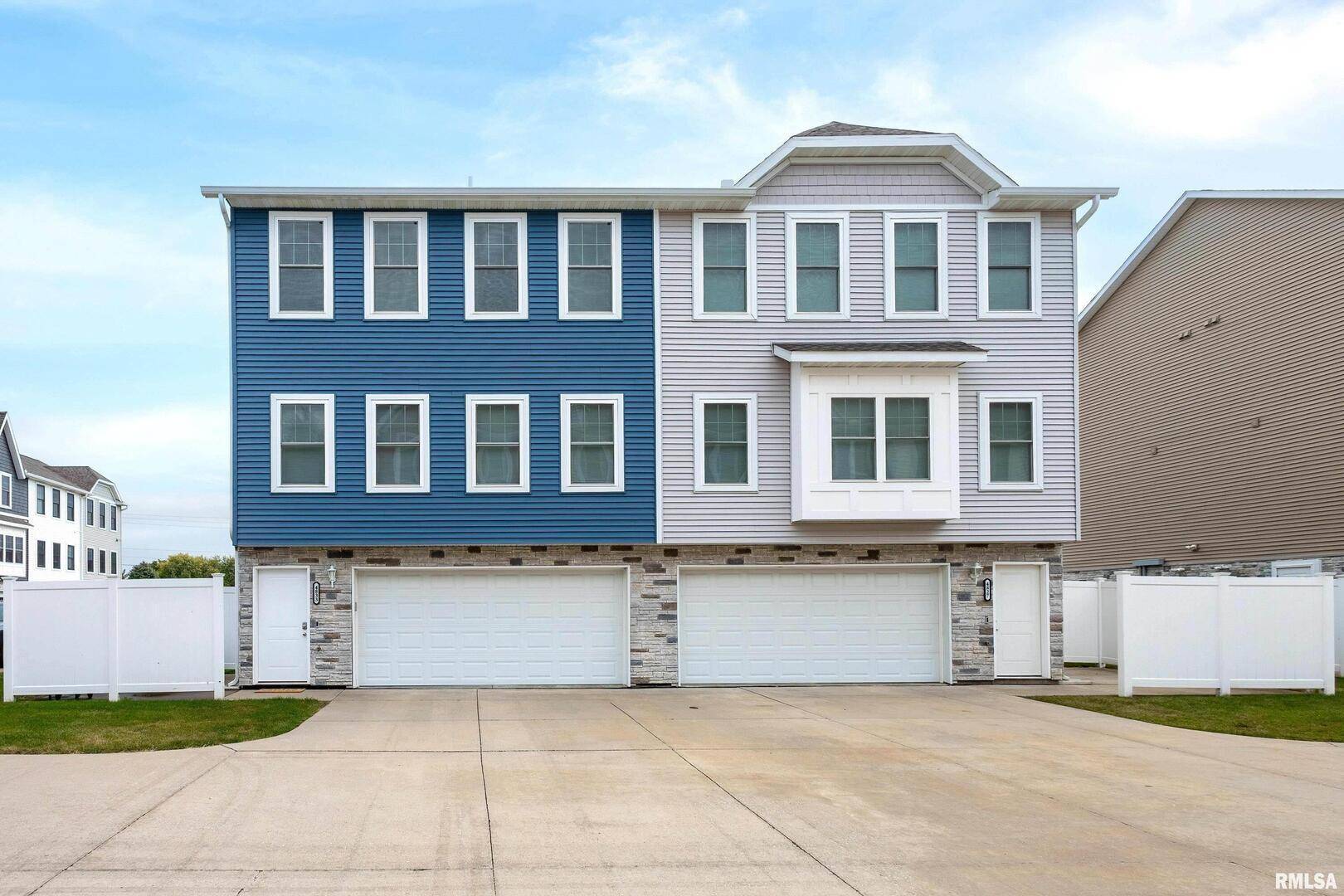 4833 Lauren LN, Bettendorf, IA 52722