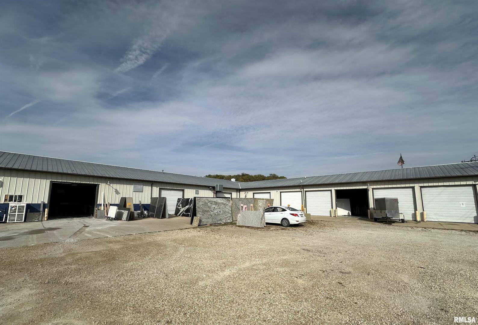 7475 STATE ST, Bettendorf, IA 52722