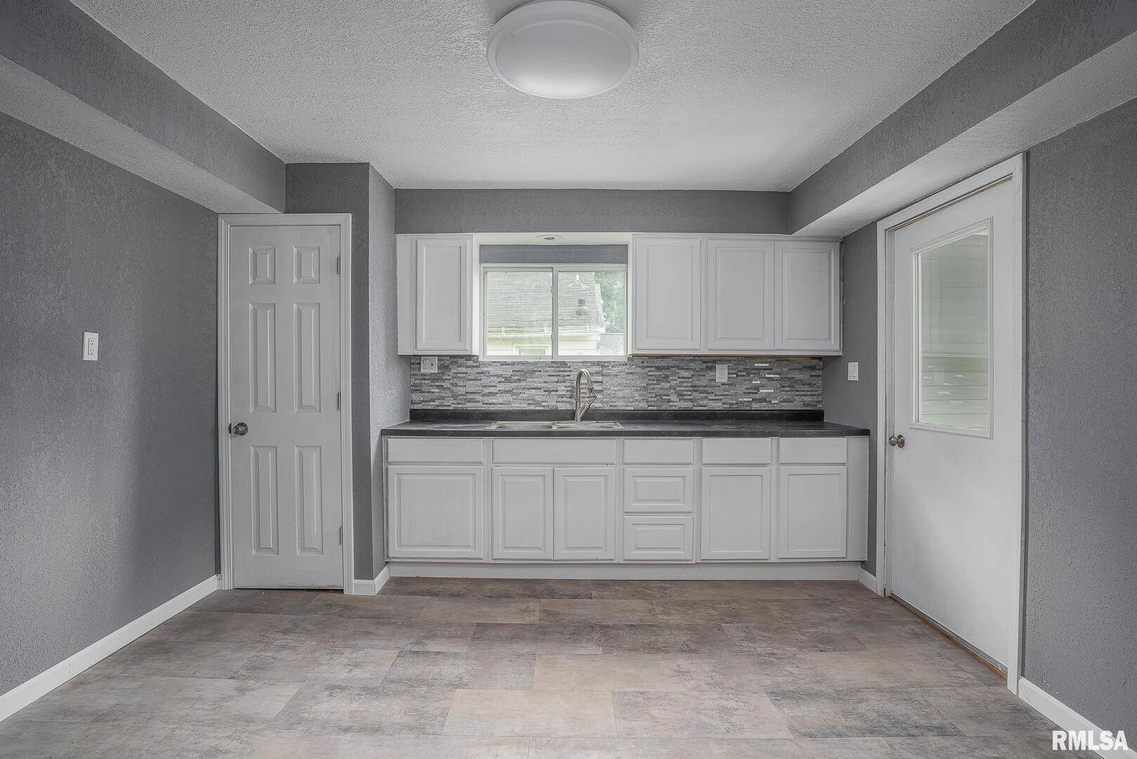617 6th AVE S, Clinton, IA 52732