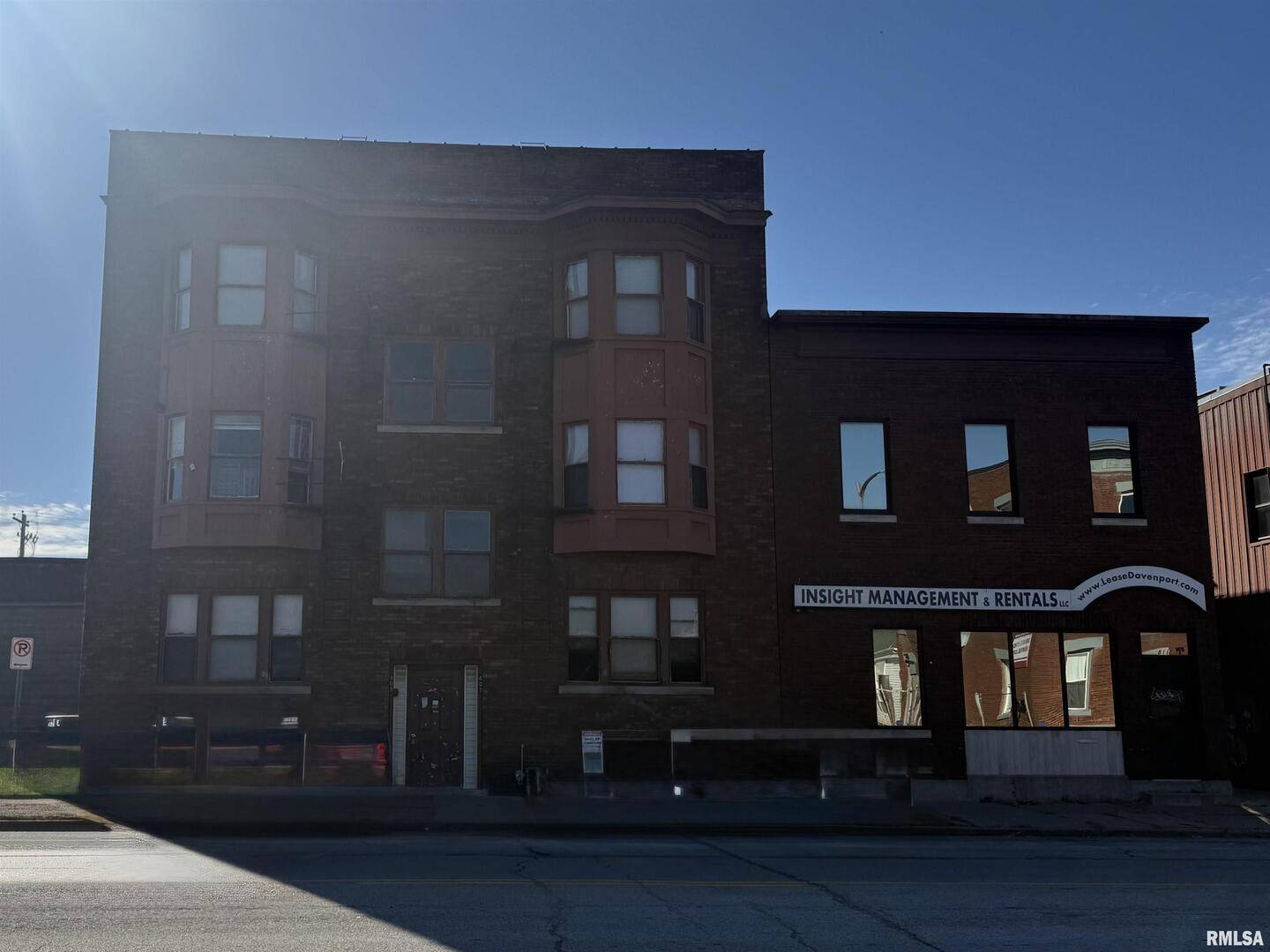 805 W 2ND ST, Davenport, IA 52802