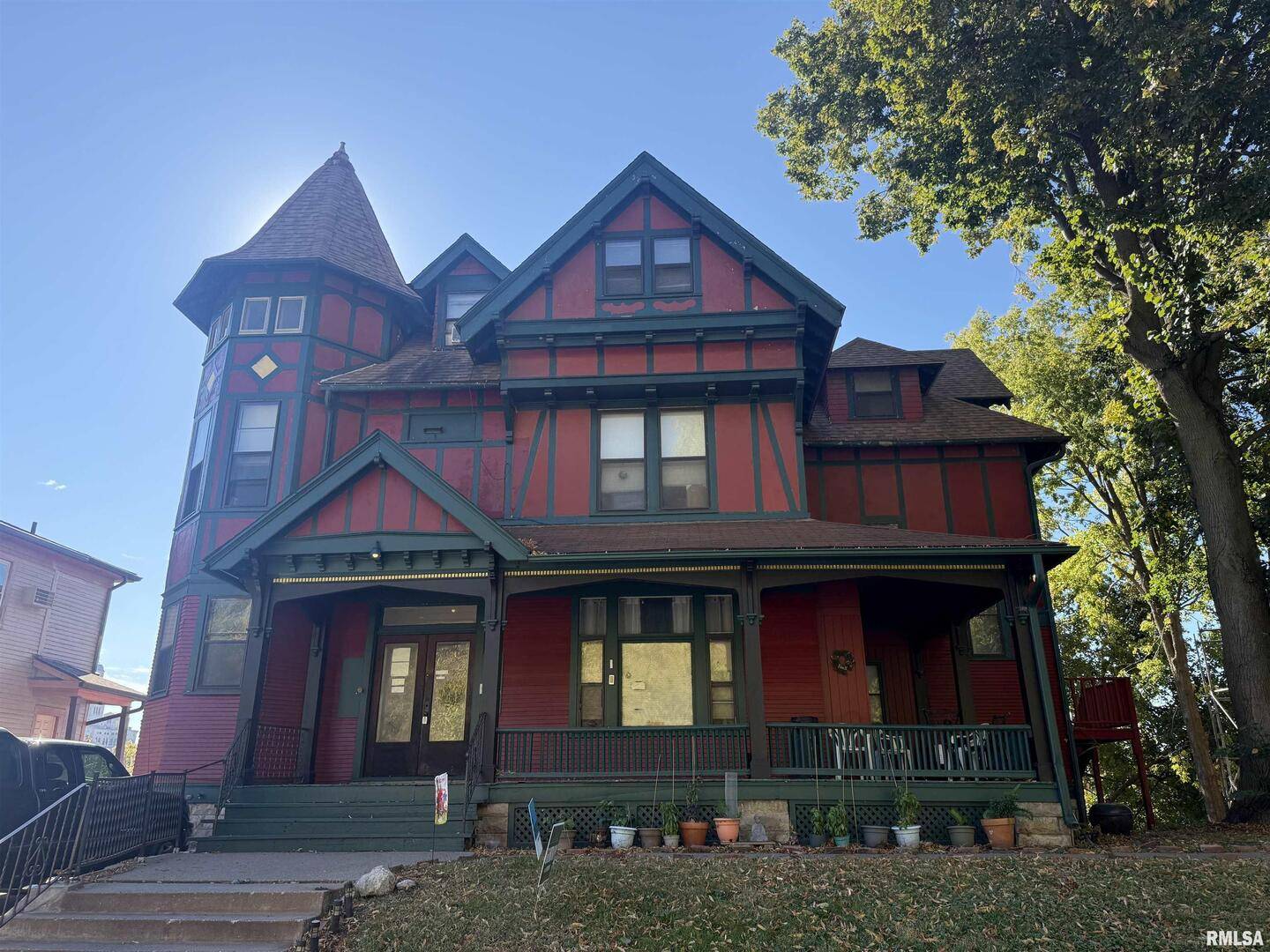 413 W 6TH ST, Davenport, IA 52803