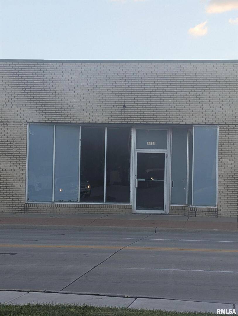 3158 AVENUE OF THE CITIES AVE, Moline, IL 61265