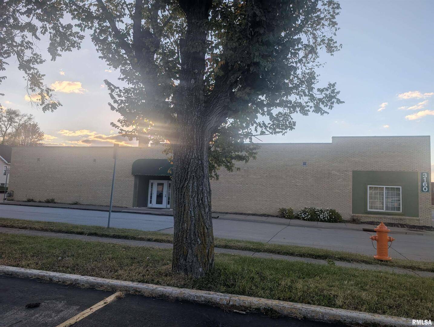 3160 AVENUE OF THE CITIES AVE, Moline, IL 61265