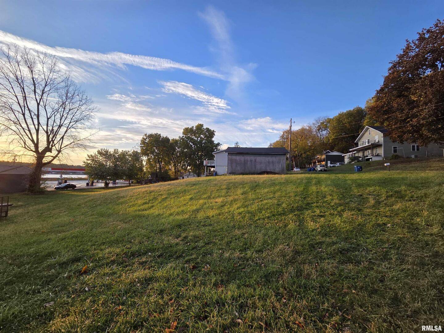 1225 N 2ND ST, Leclaire, IA 52753