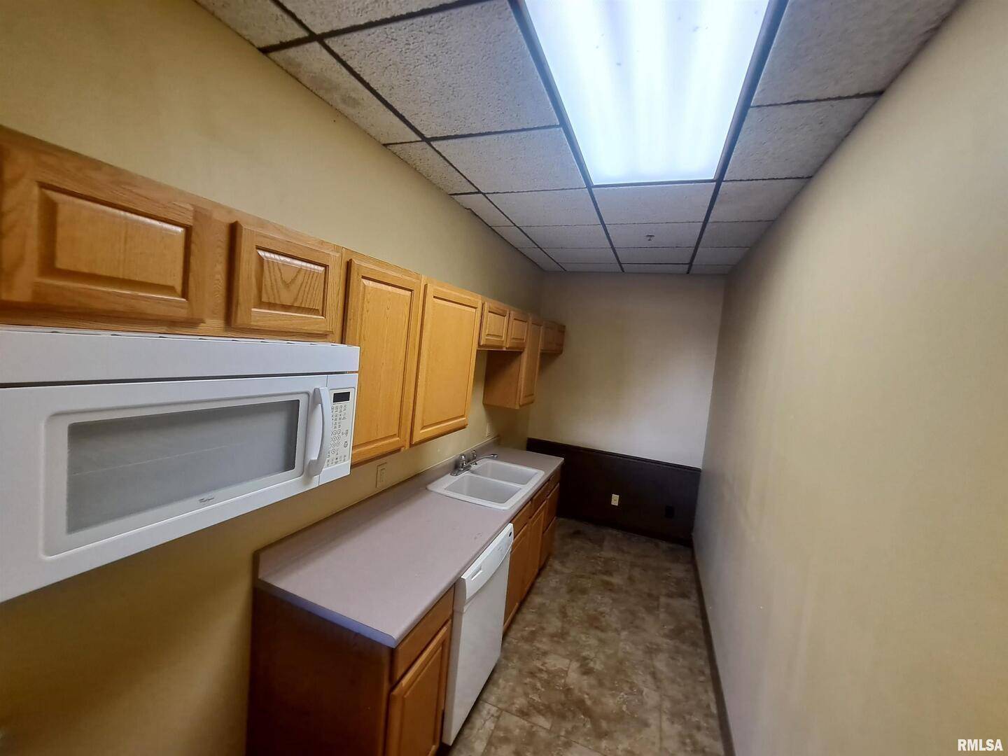 4711 N BRADY ST, Davenport, IA 52806