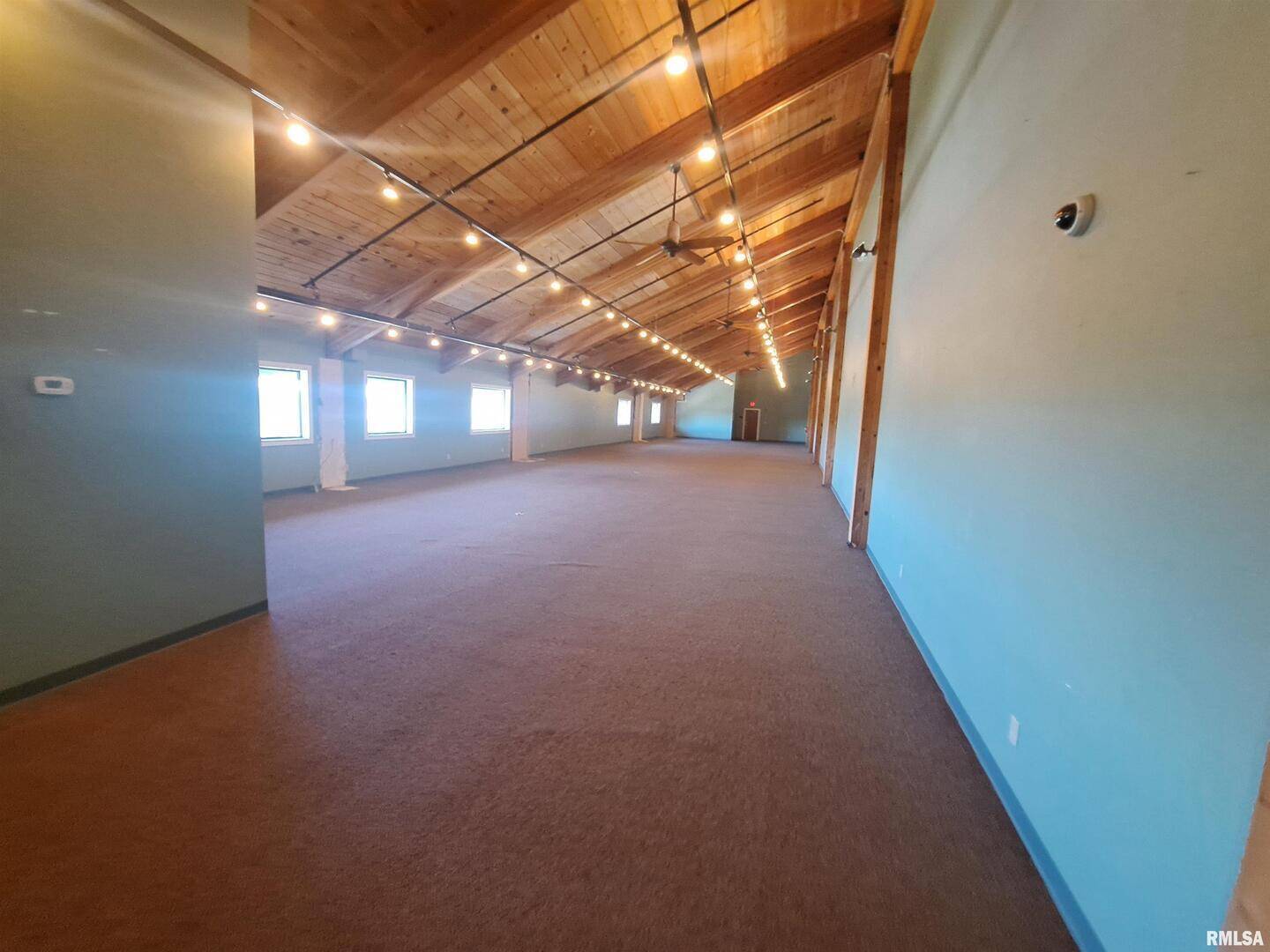 4711 N BRADY ST, Davenport, IA 52806