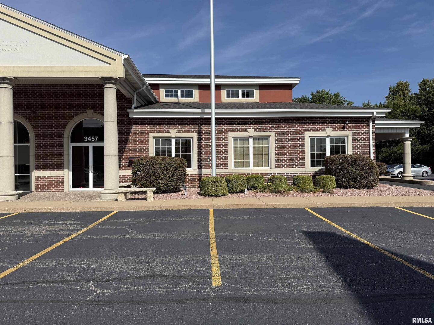 3457 AVENUE OF THE CITIES AVE, Moline, IL 61265