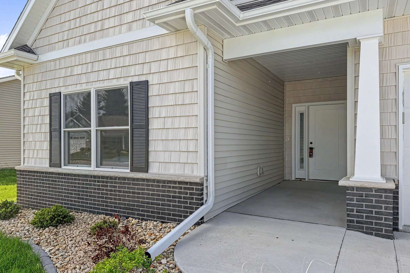 606 KEVIN RD, Blue Grass, IA 52726