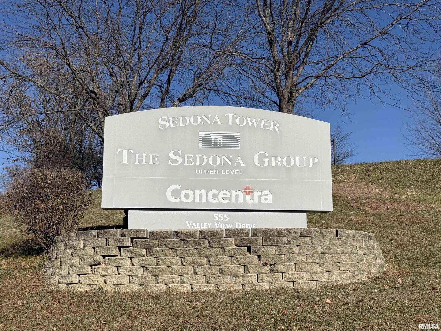 555 VALLEY VIEW DR, Moline, IL 61265