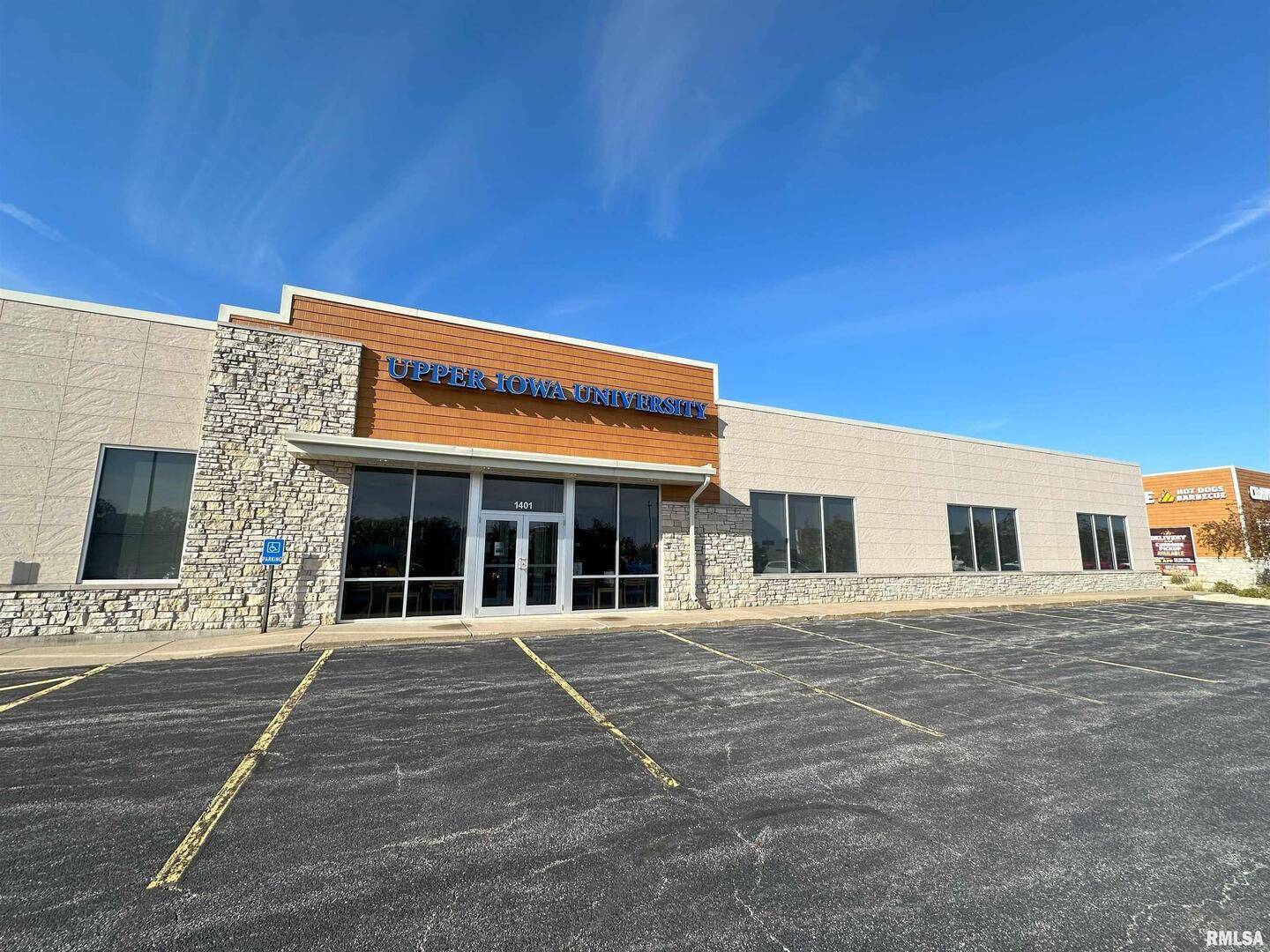 1401 KIMBERLY RD, Bettendorf, IA 52722