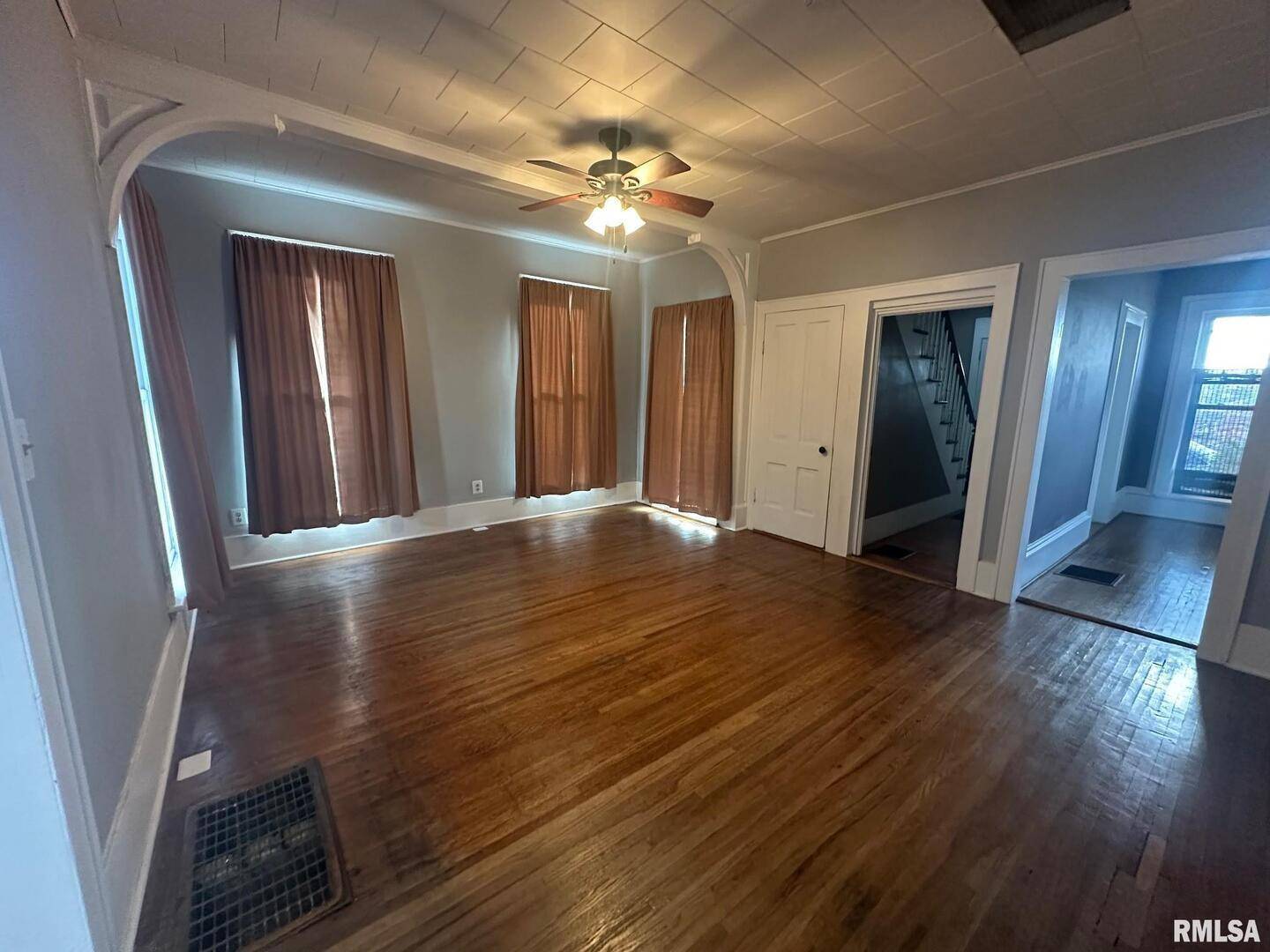 323 LINCOLN ST, Miles, IA 52064