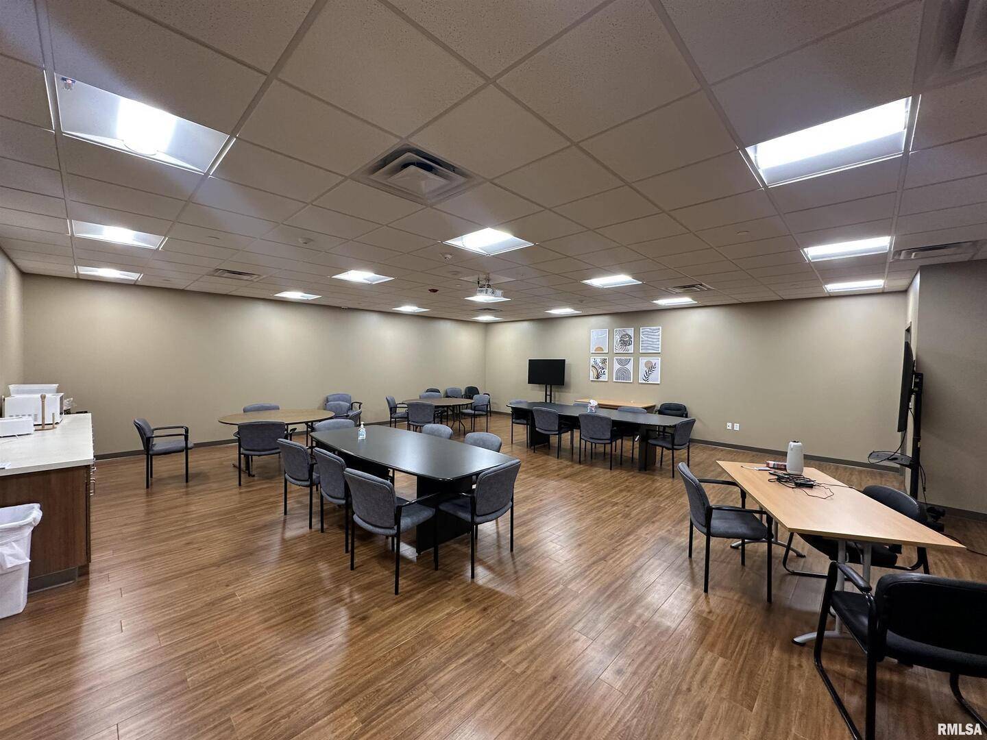 1320 19TH AVE NW, Clinton, IA 52732