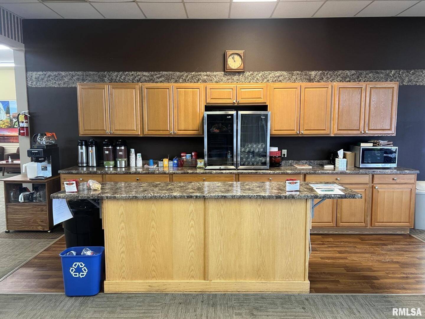 1624 AVENUE OF THE CITIES AVE, Moline, IL 61265