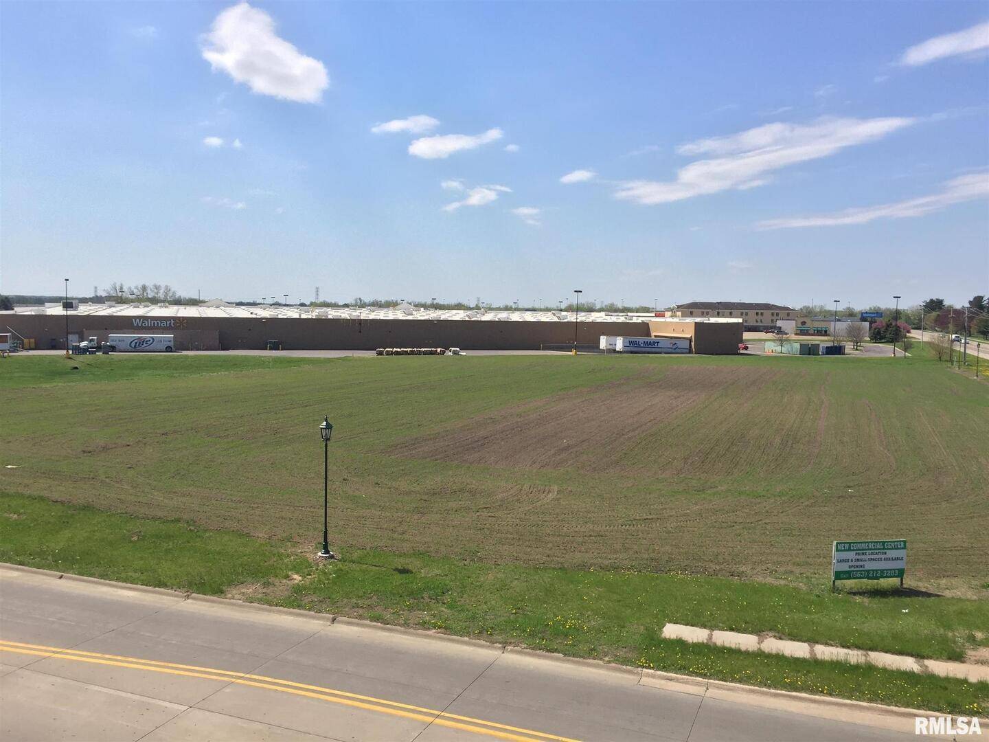 2439 Valley West CT, Clinton, IA 52732