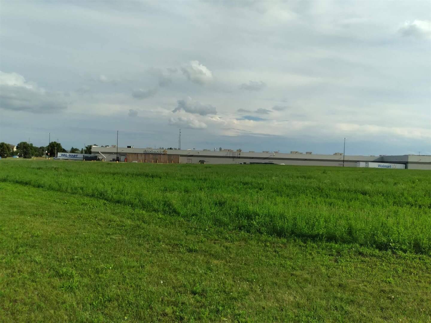 2439 Valley West CT, Clinton, IA 52732