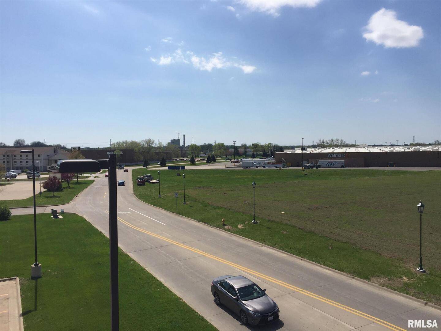 2439 Valley West CT, Clinton, IA 52732