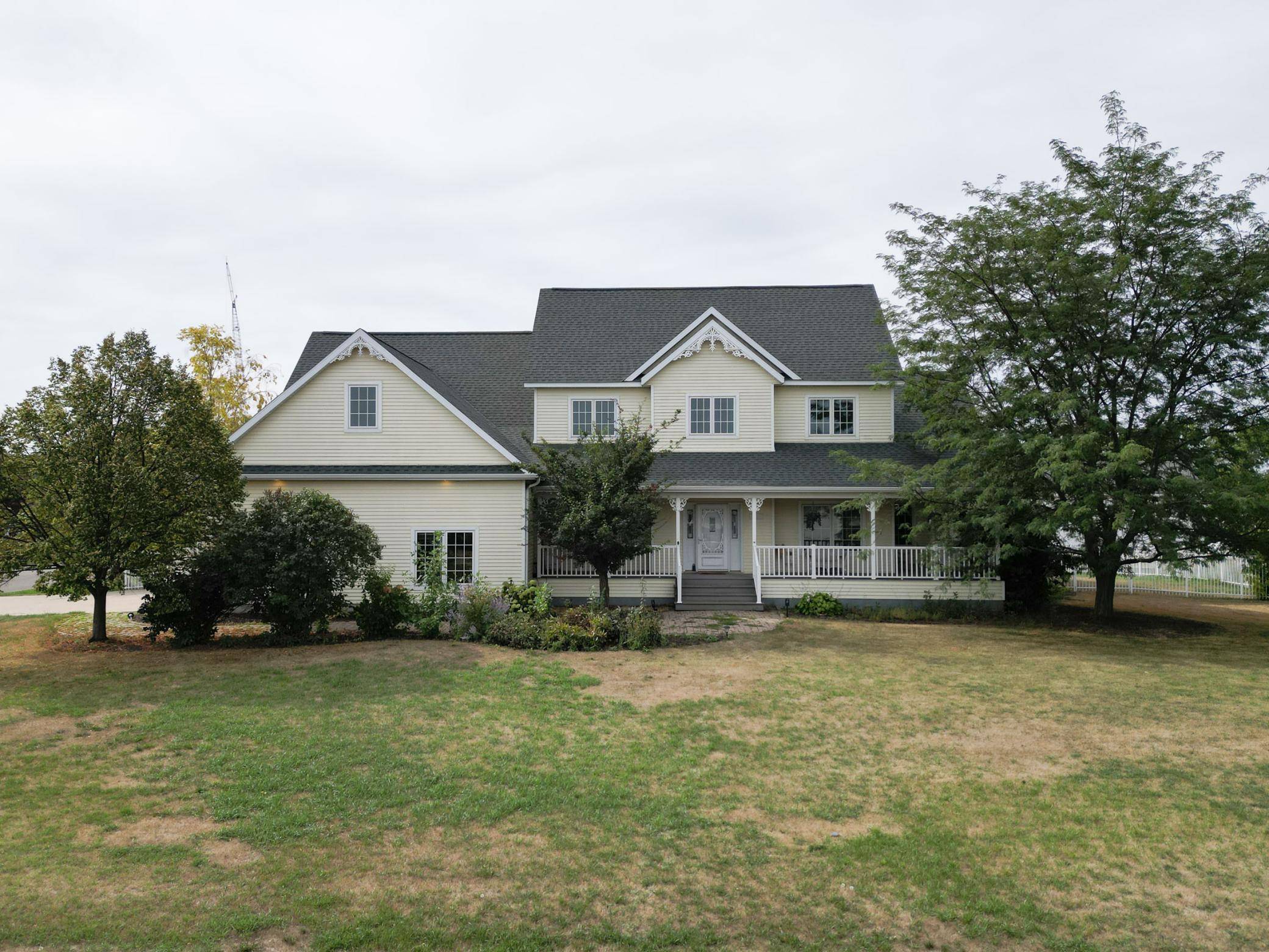 210 Hackberry CT, Kindred, ND 58051