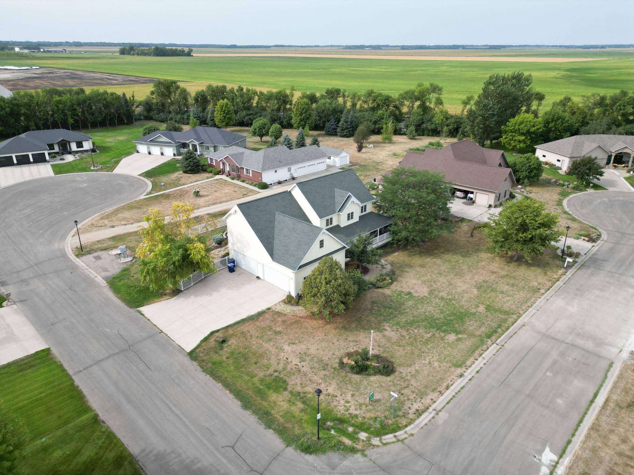 210 Hackberry CT, Kindred, ND 58051