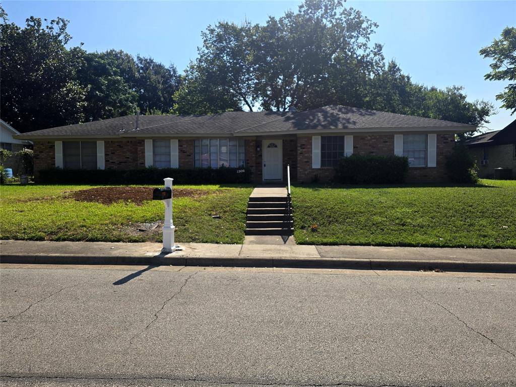 1306 Holt Avenue, Desoto, TX 75115
