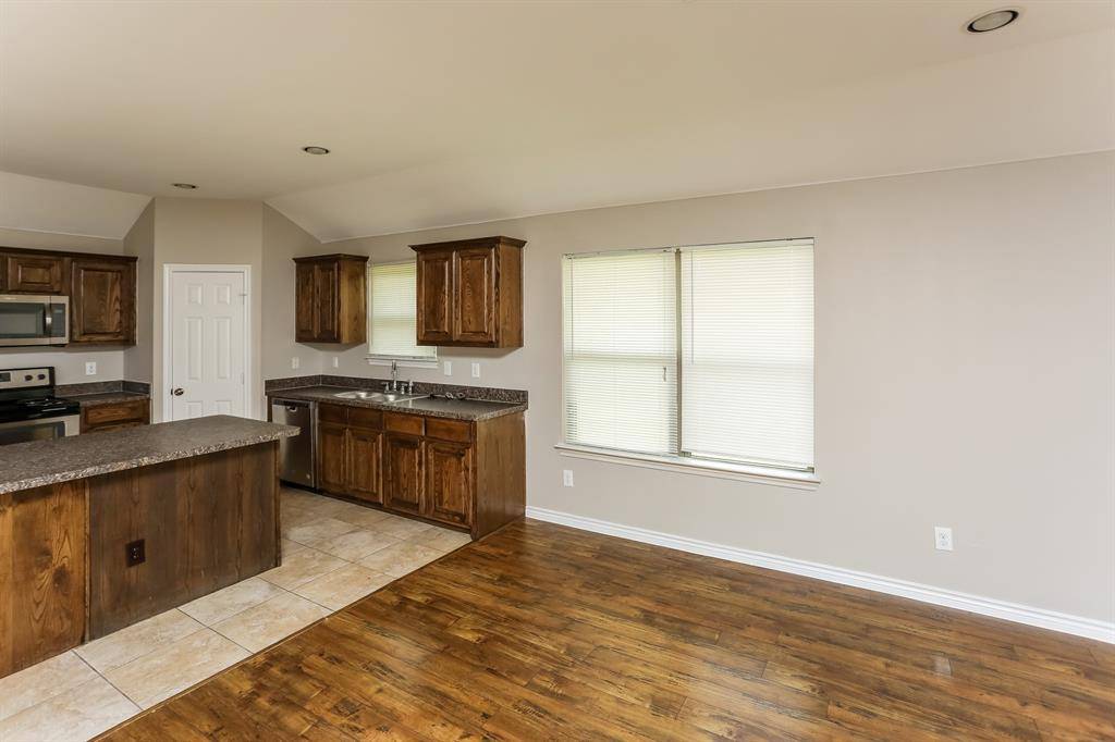 623 Hilton Drive, Lancaster, TX 75146