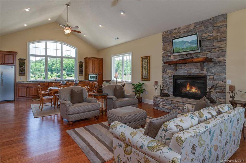 86 Copper Crest CIR #86, Hendersonville, NC 28792