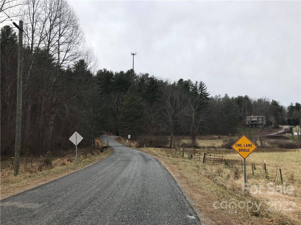 27 Eller Hollow RD, Weaverville, NC 28787