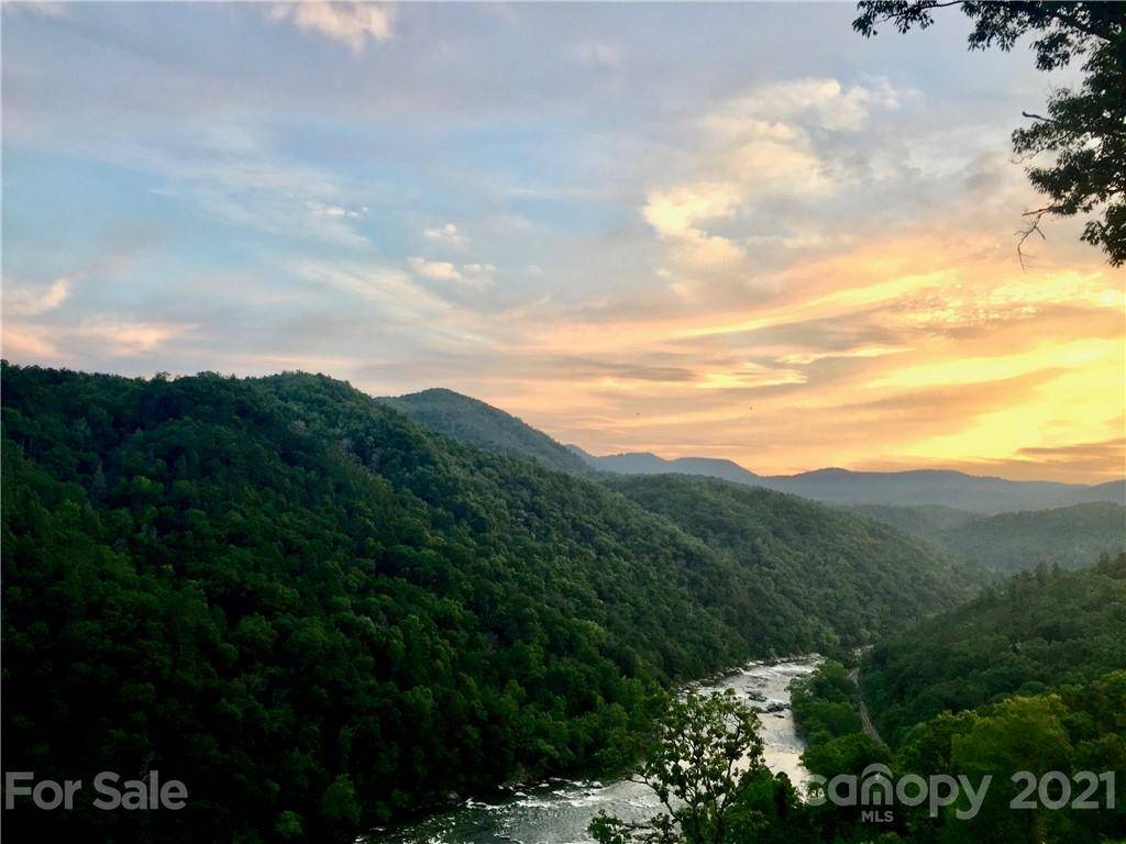 3477 French Broad Pkwy #1, Marshall, NC 28753