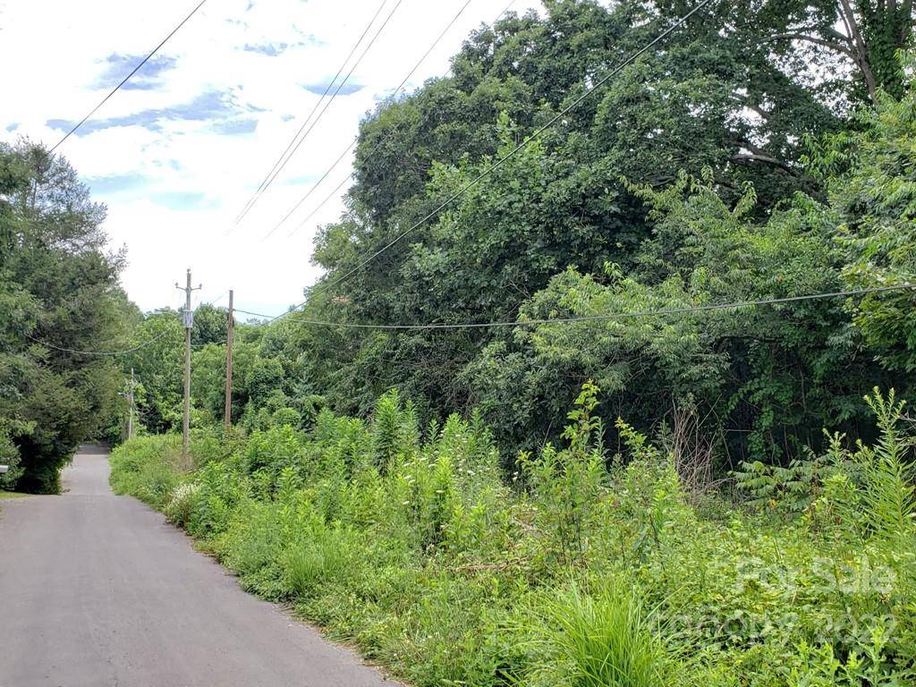 548 Caribou RD, Asheville, NC 28803