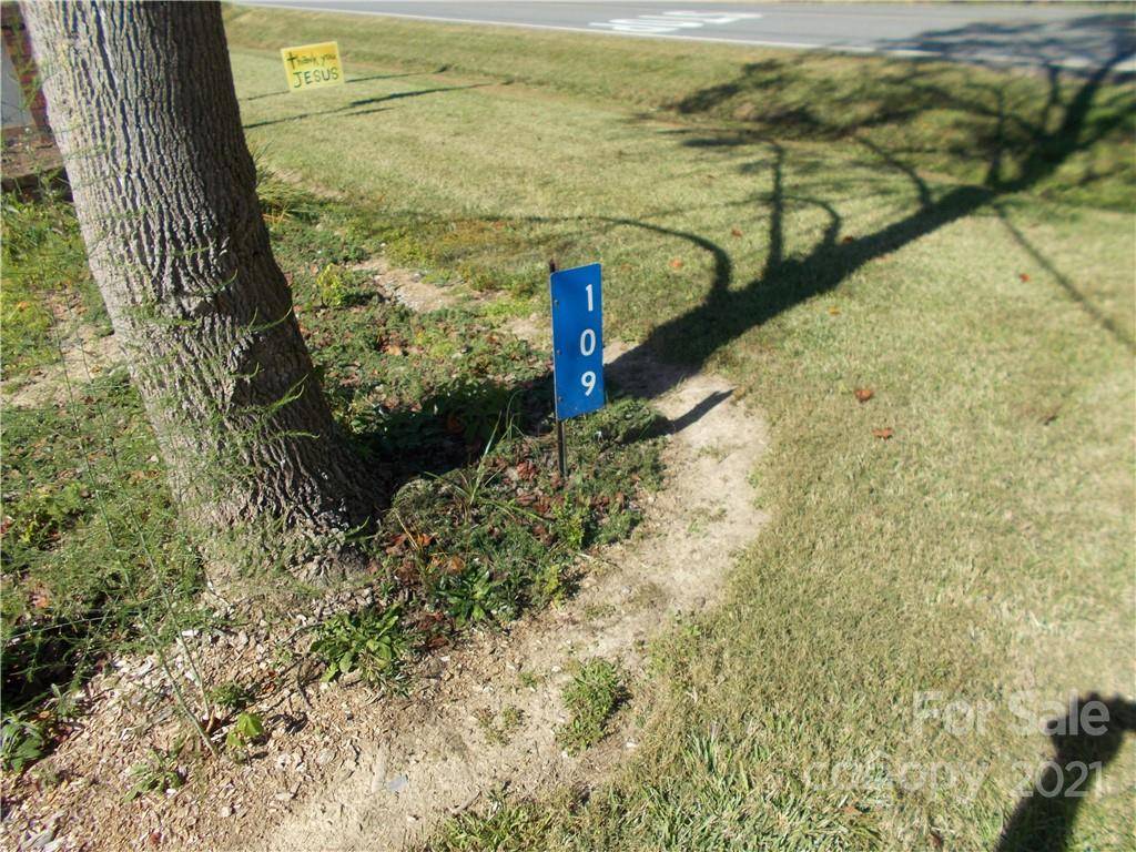 109 Brief RD W, Fairview, NC 28079