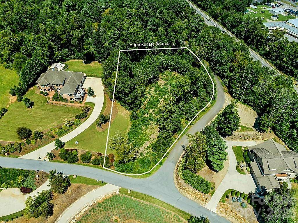 8 English Hills DR, Asheville, NC 28804