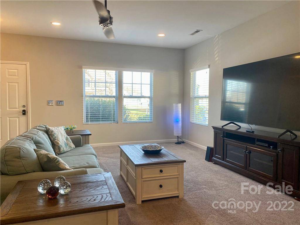 527 Smokehouse LN, Albemarle, NC 28001