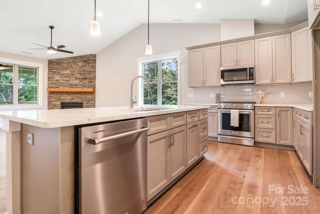 21 Craftsman Overlook RDG, Arden, NC 28704
