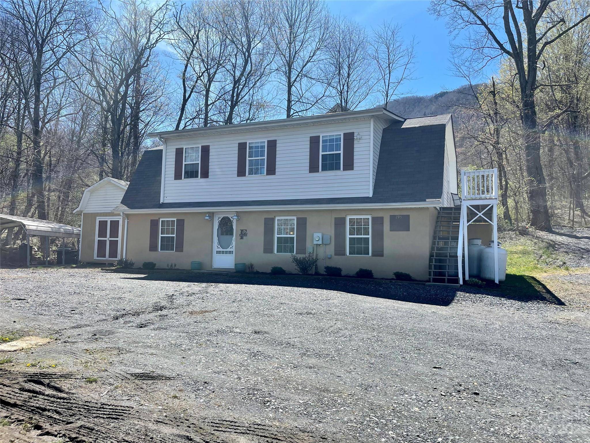 195 Trinity LN, Jefferson, NC 28640