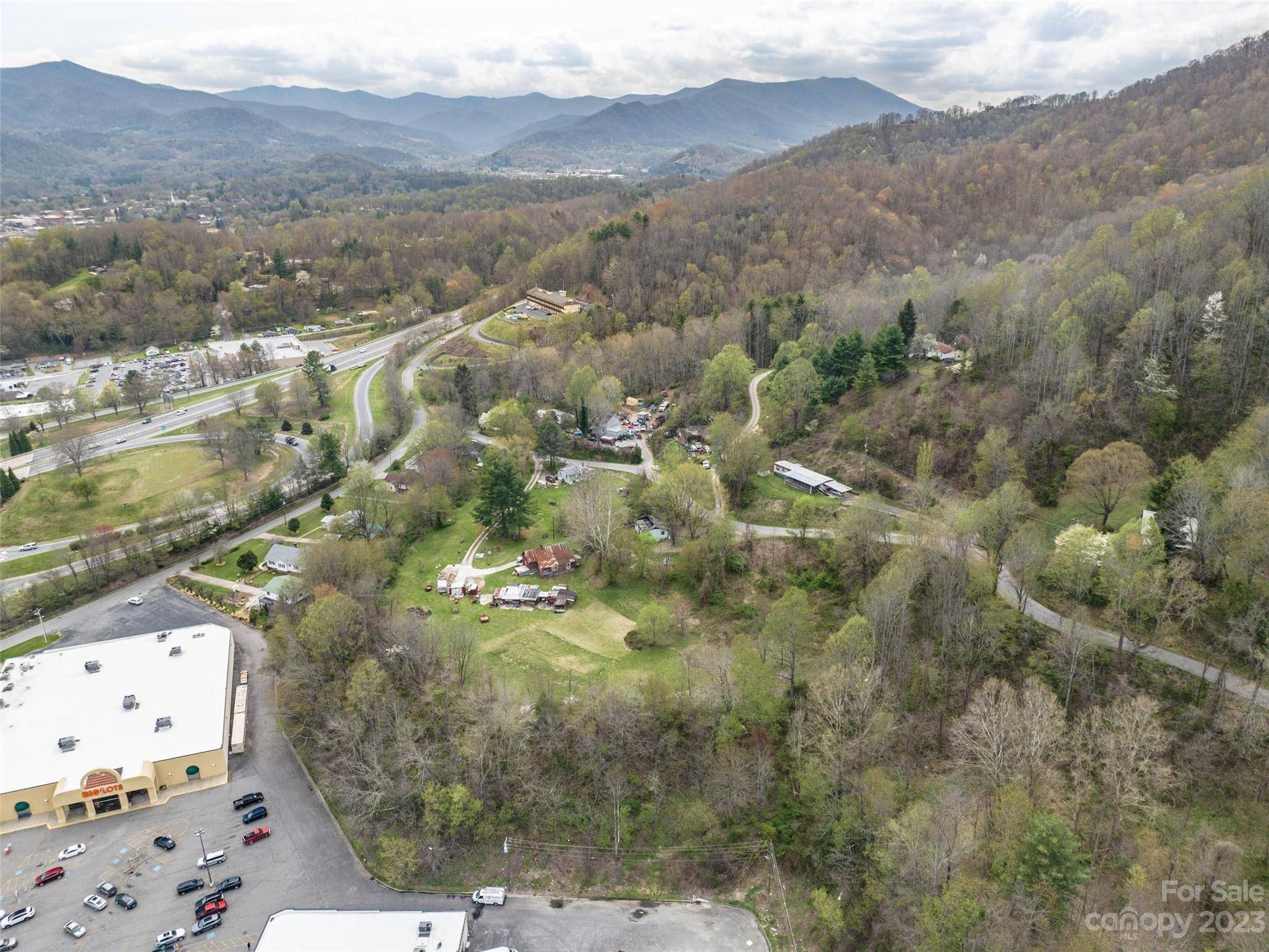 38 Hall Top RD, Waynesville, NC 28786