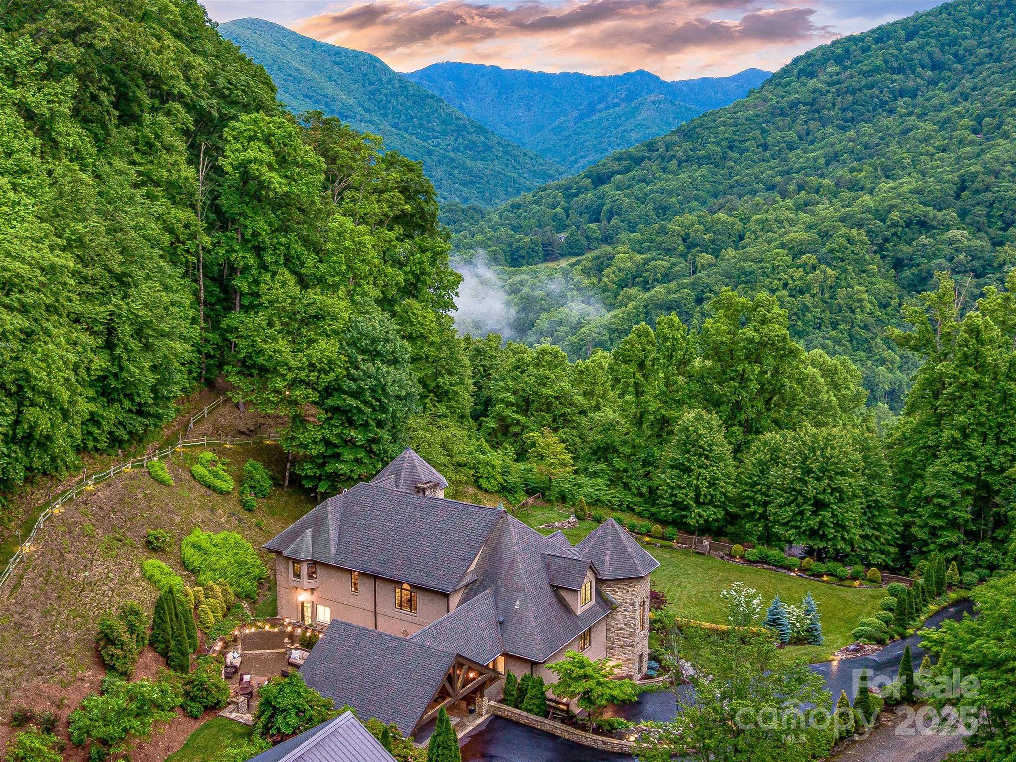 202 Emerald LN, Maggie Valley, NC 28751