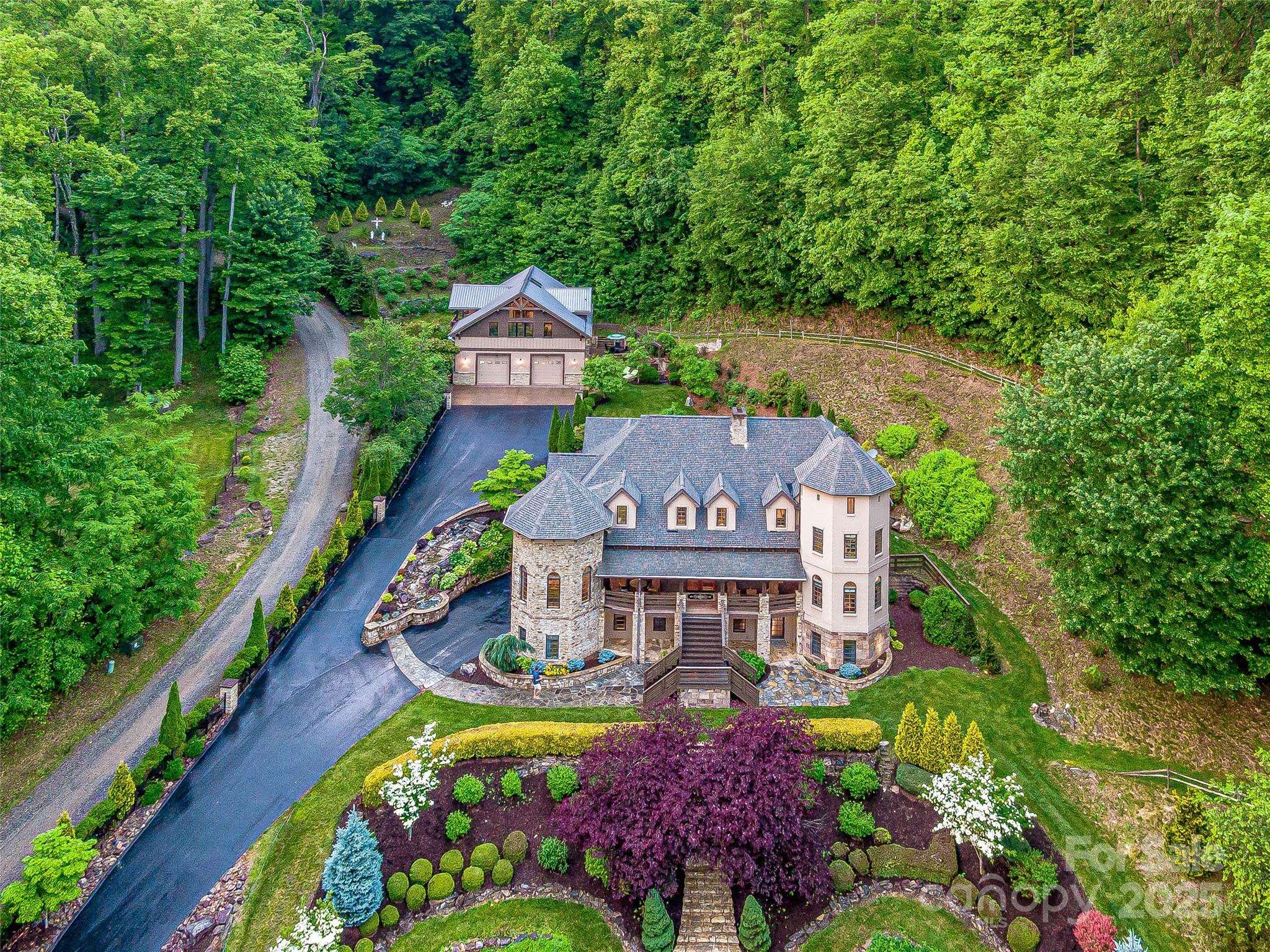 202 Emerald LN, Maggie Valley, NC 28751