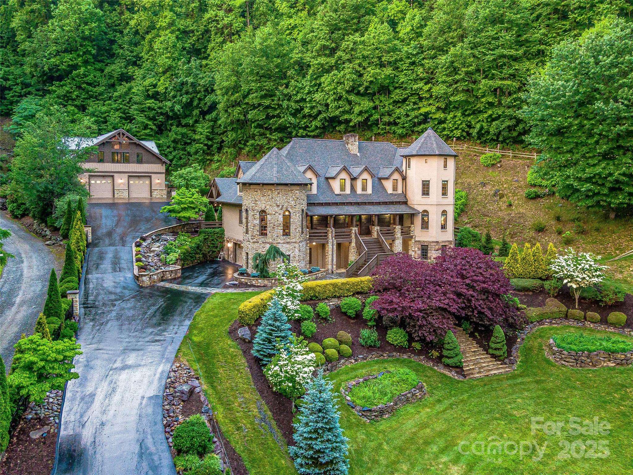 202 Emerald LN, Maggie Valley, NC 28751