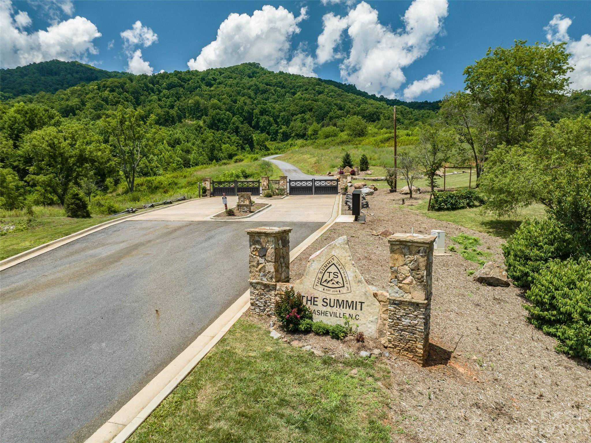 99999 Summit View DR #6, Candler, NC 28715