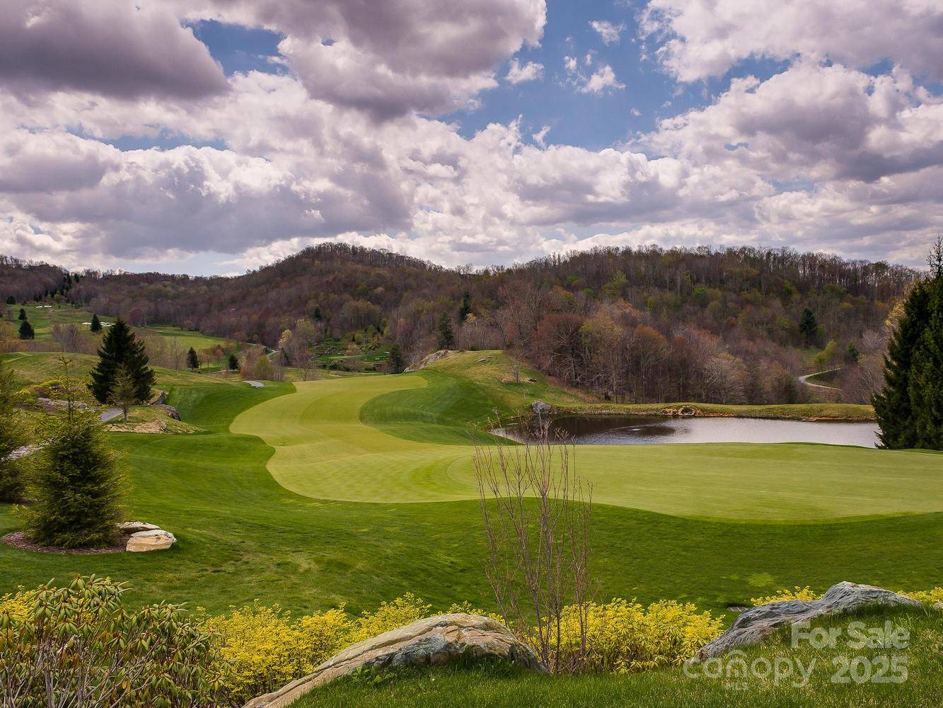 243+/- Dobbin RD, Banner Elk, NC 28604