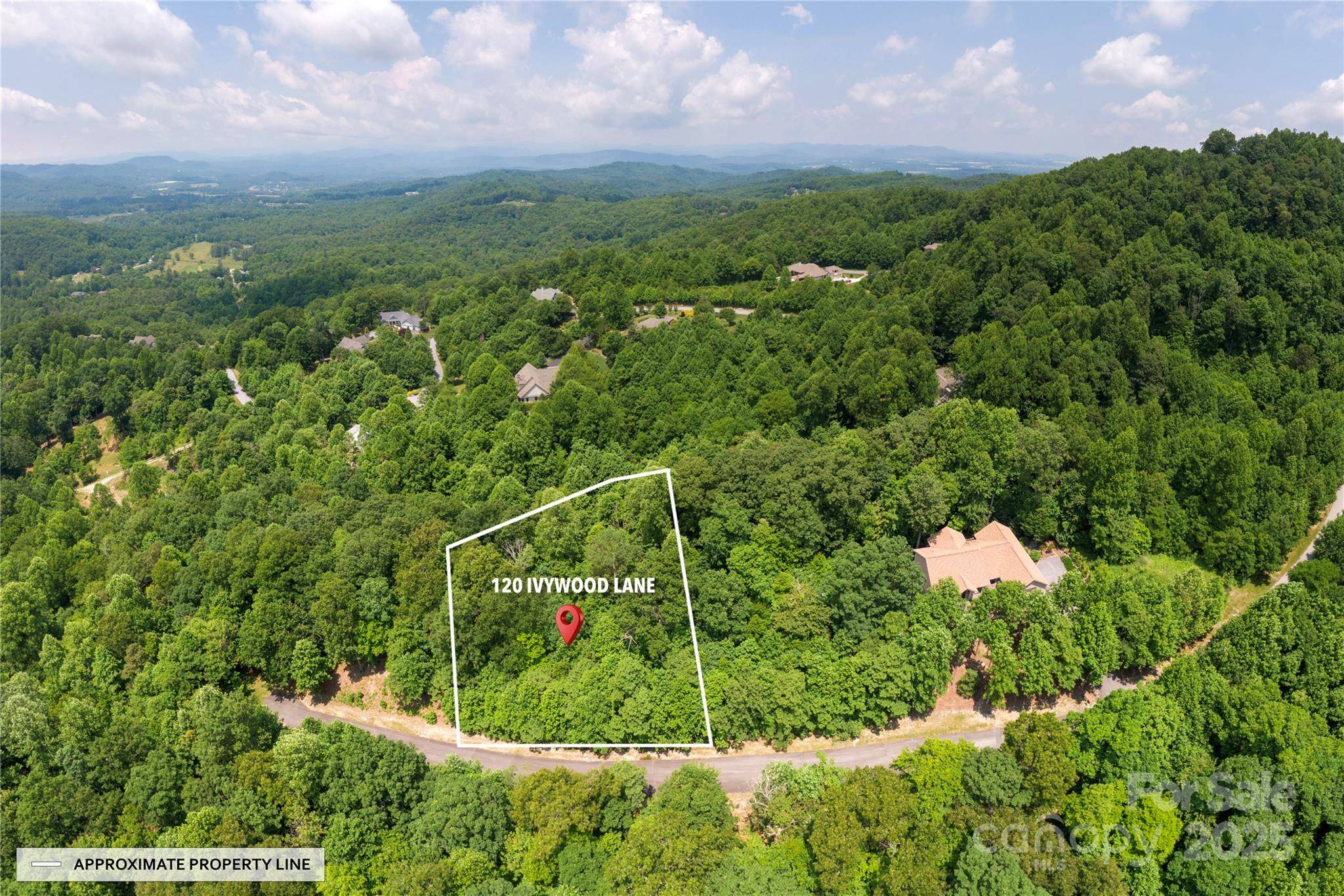 120 Ivywood LN, Laurel Park, NC 28739
