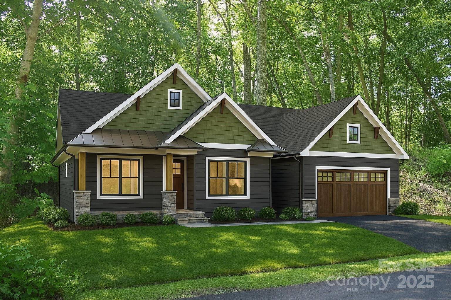 120 Ivywood LN, Laurel Park, NC 28739