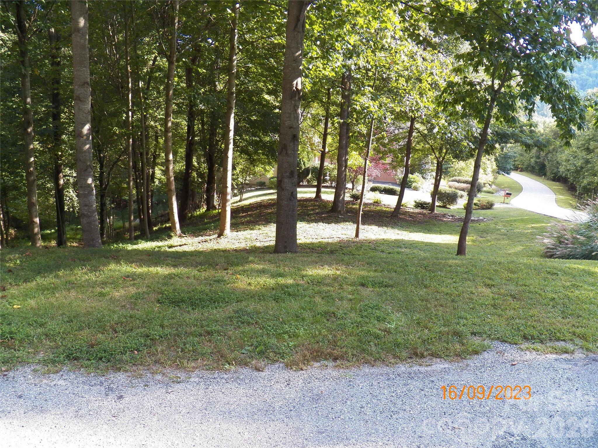 270 Somersby Pkwy #8, Laurel Park, NC 28739