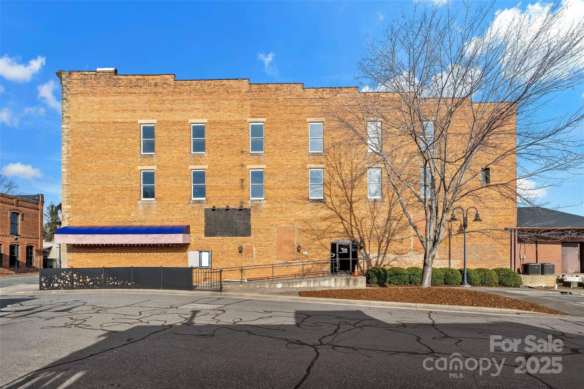 45 Depot ST, Marion, NC 28752