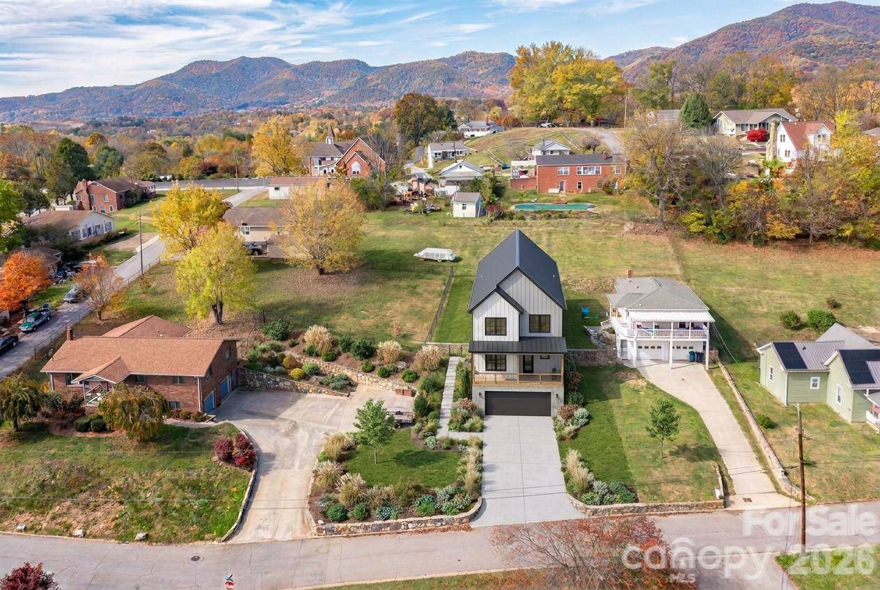 99999 Allen ST, Canton, NC 28716