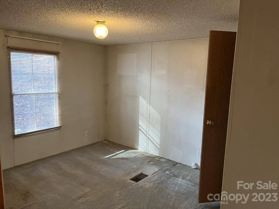 60 Shadowwood DR, Taylorsville, NC 28681