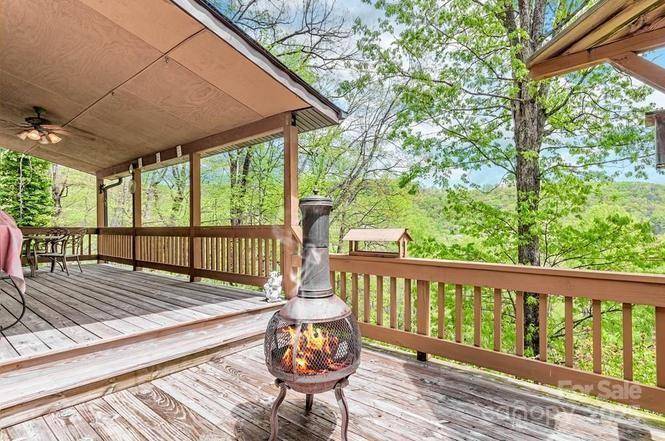 000 Wash Freeman RD, Hendersonville, NC 28792