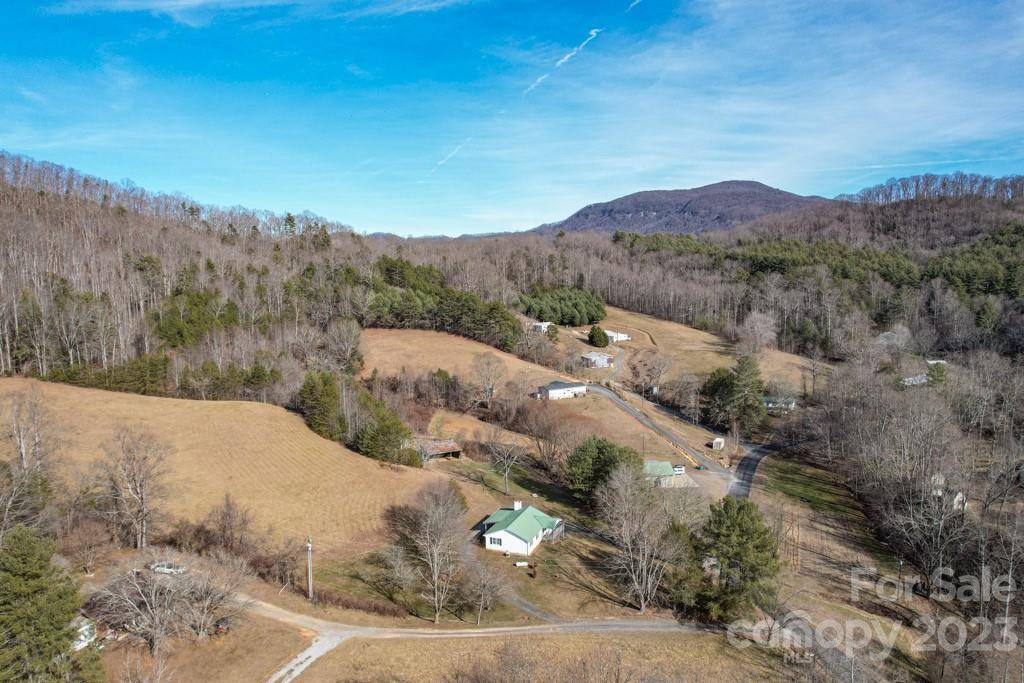 66 Fox Branch RD, Fairview, NC 28730