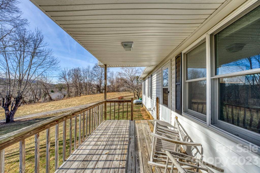 66 Fox Branch RD, Fairview, NC 28730