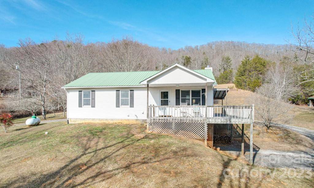 66 Fox Branch RD, Fairview, NC 28730